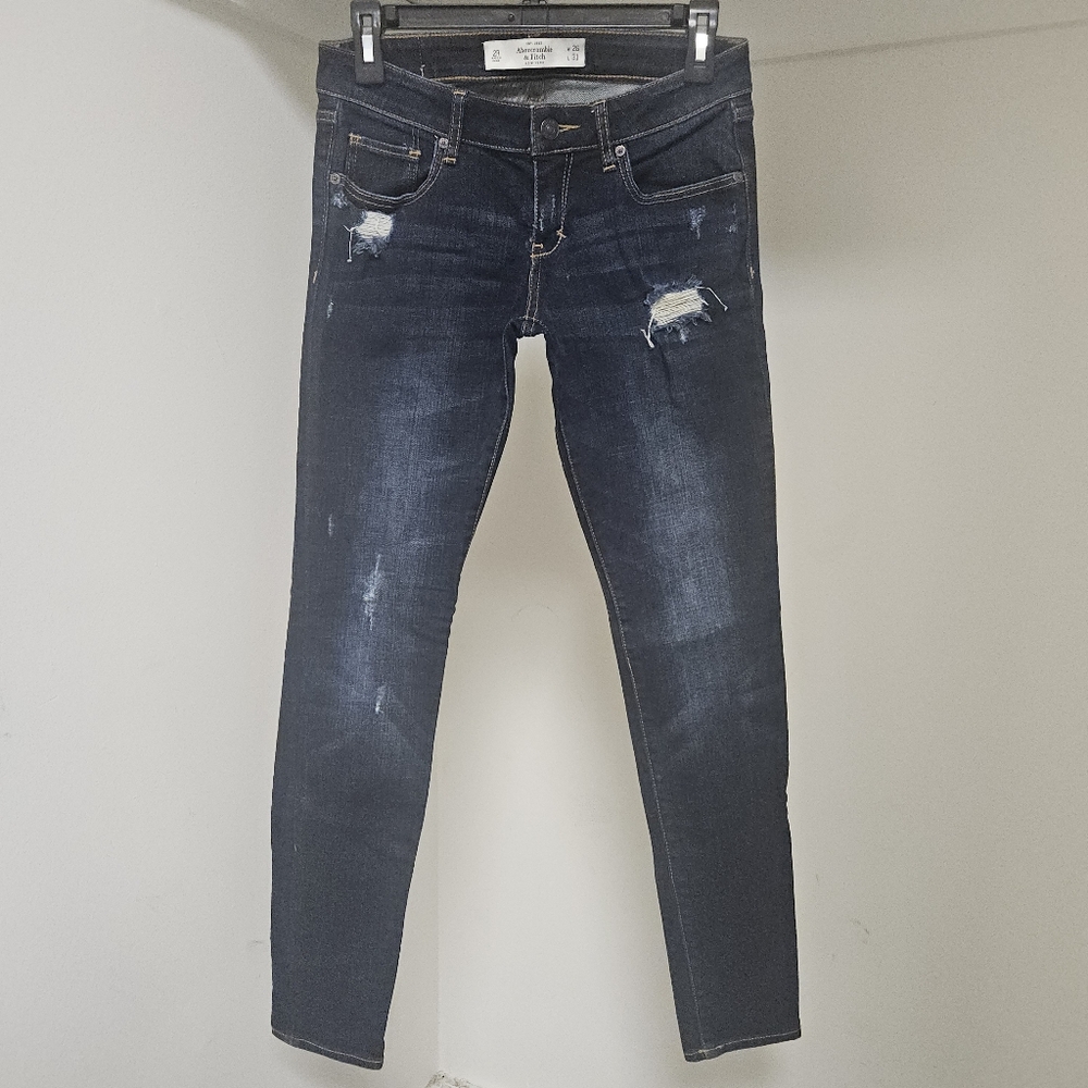 ABERCROMBIE & FITCH SUPER SKINNY DISTRESSED JEANS  SIZE 2R
